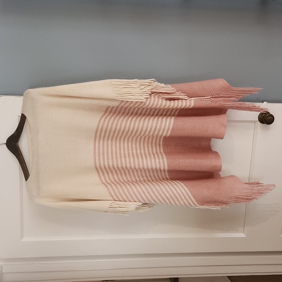 NWT Lauren Conrad Soft Poncho Sweater - Picture 4 of 4